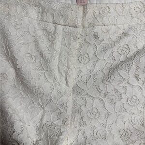 Elegant White Lace Shorts